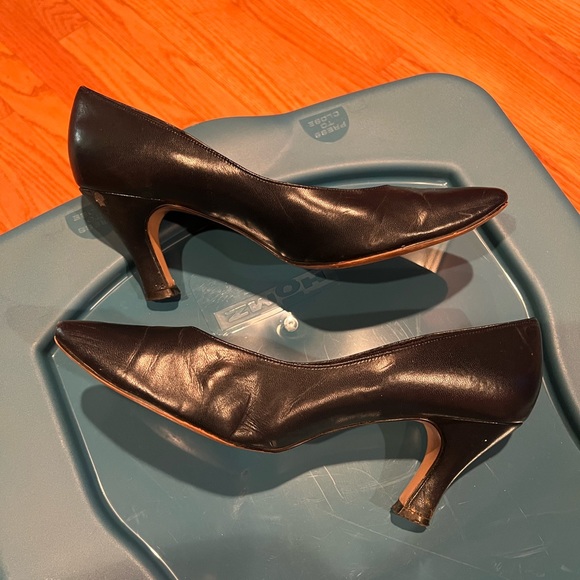 3/$10 Life Stride Vintage Navy Blue Heels - Picture 5 of 9